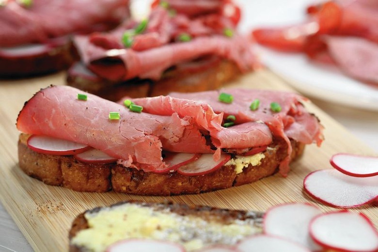 Pastrami Toast With Horseradish Butter