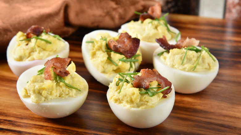deviled eggs with bacon