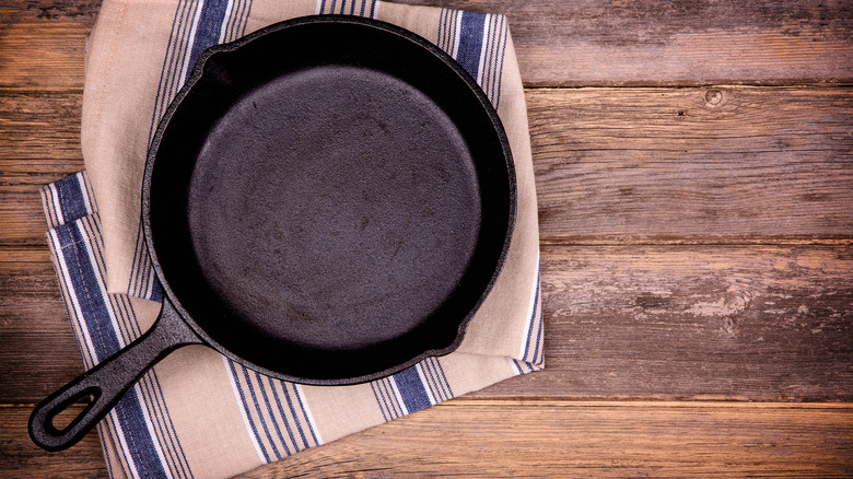 Cast iron skillet