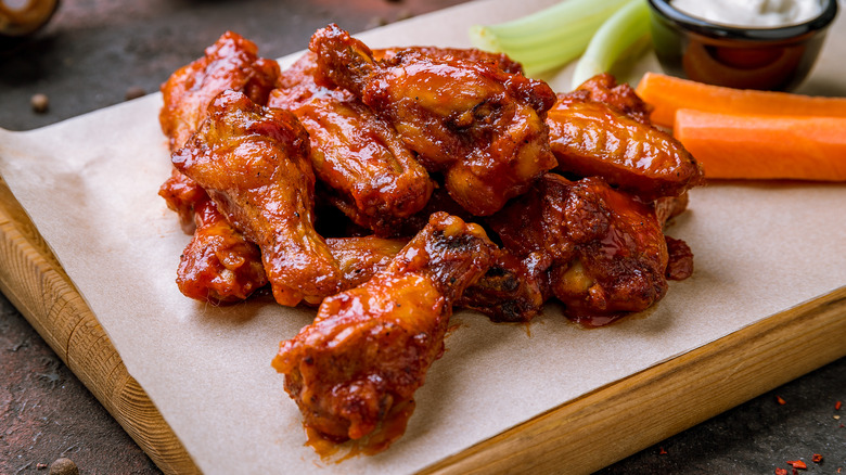 Chicken wings with carrots and celery
