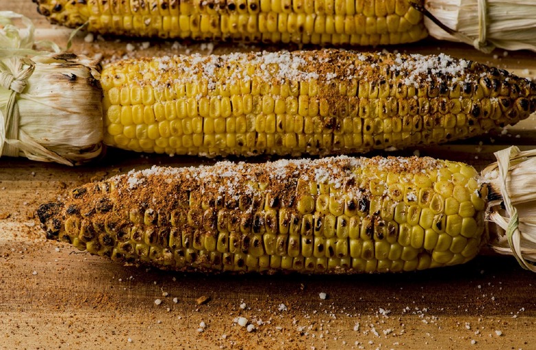 How to grill corn
