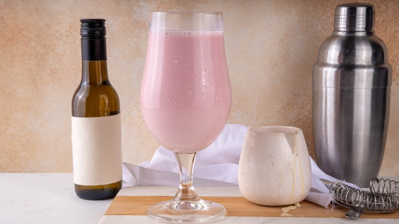 Espanhola cocktail with wine and condensed milk