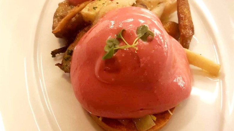 Red wine eggs Benedict