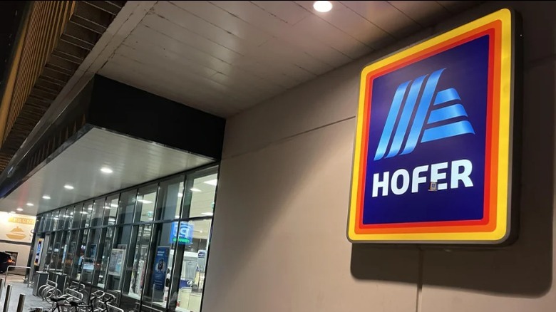 Hofer exterior