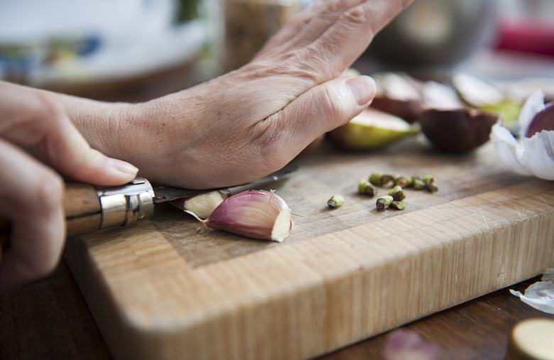 Garlic doesn't have to be a pain to peel 