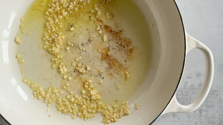 minced garlic in pot
