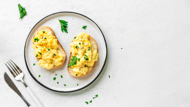 Scrambled eggs on toast