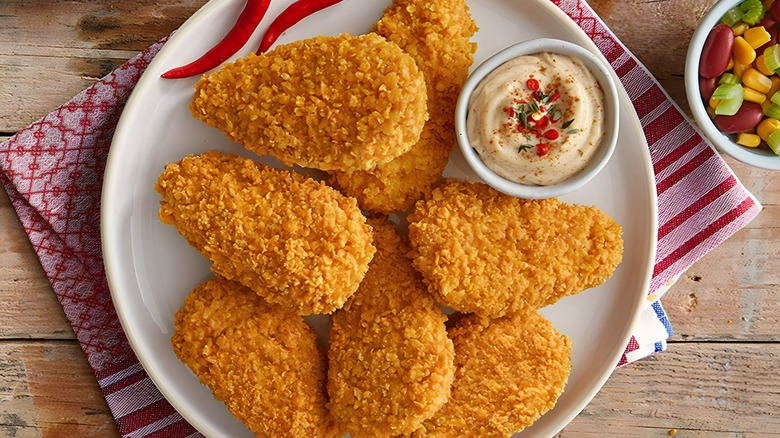 Breaded chicken tenders with creamy dip