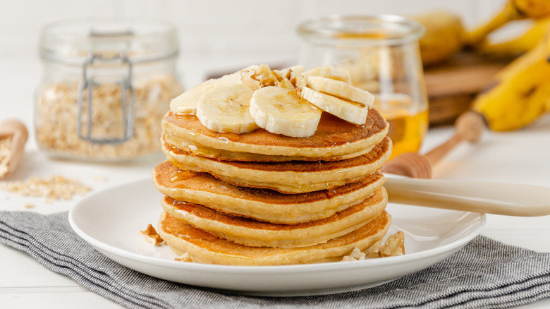 Five pancakes topped with banana