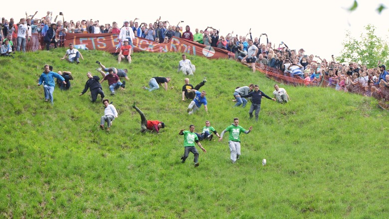 Cheese Rolling (Gloucestershire, England)  