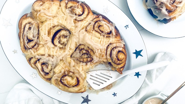 cinnamon rolls prepared in slow cooker