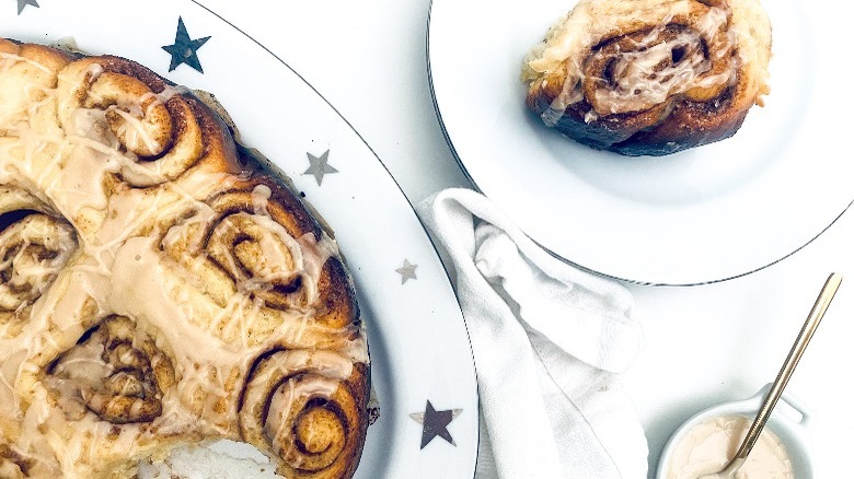 single cinnamon roll serving dish