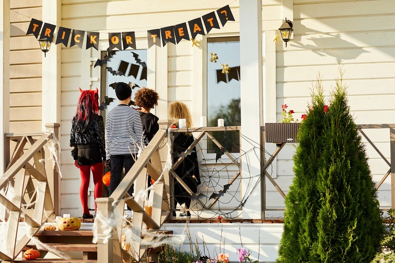 Trick-or-Treat 2020: How to Stay Safer During Coronavirus
