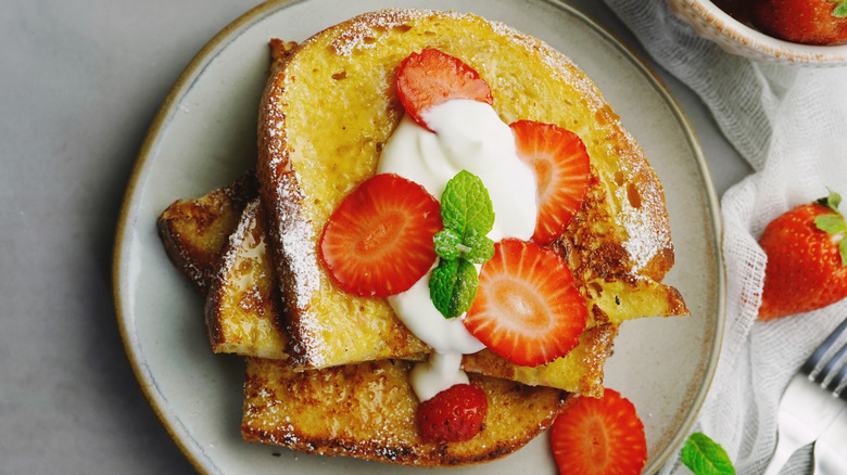 French toast with strawberries