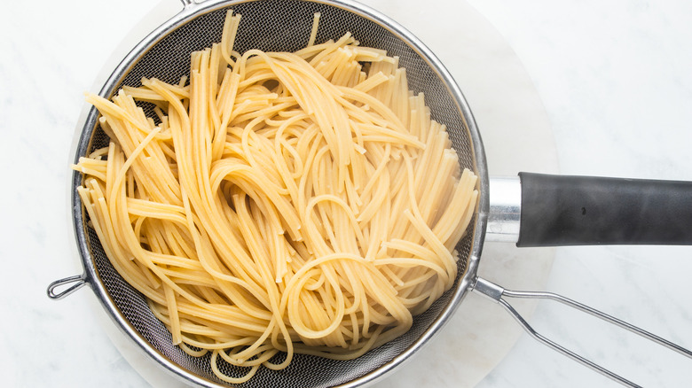 spaghetti in strainer 