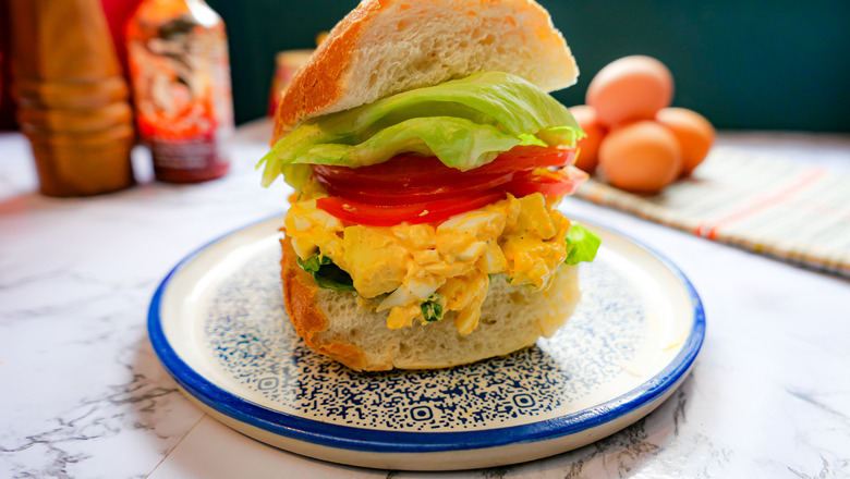 Sriracha avocado egg salad sandwich