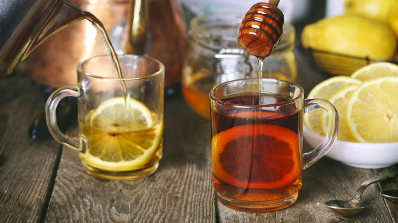 hot tea with lemon and honey