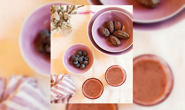 strawberry date smoothie