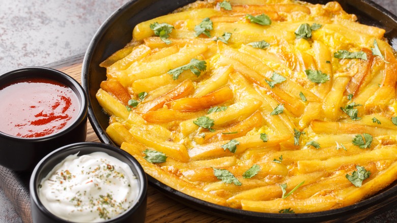 Chips mayai with sauces