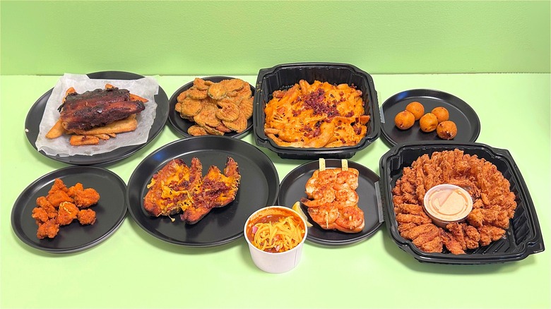 Texas Roadhouse appetizers with green background