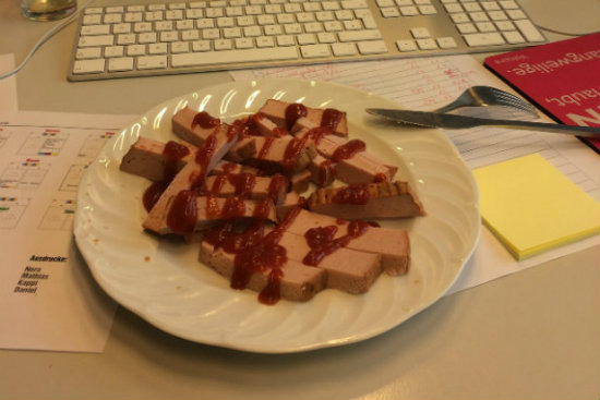 The 10 Saddest and Most Hilarious 'Sad Desk Lunches'