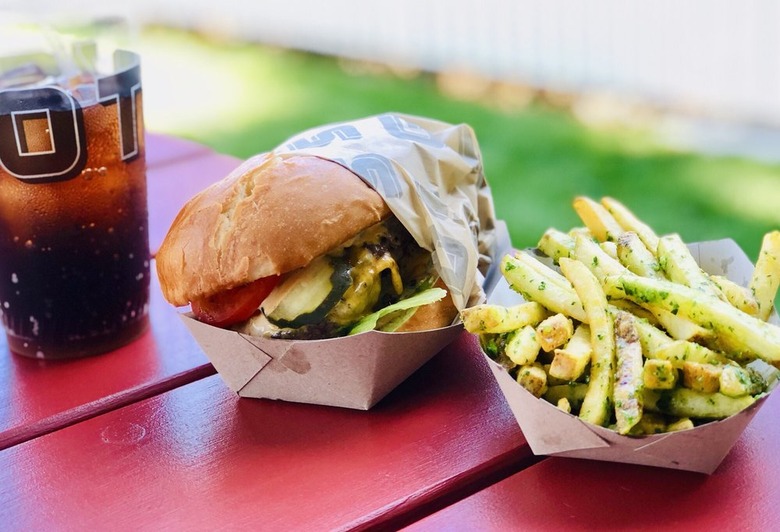 #53 Cheeseburger, Gott's Roadside (St. Helena, California)