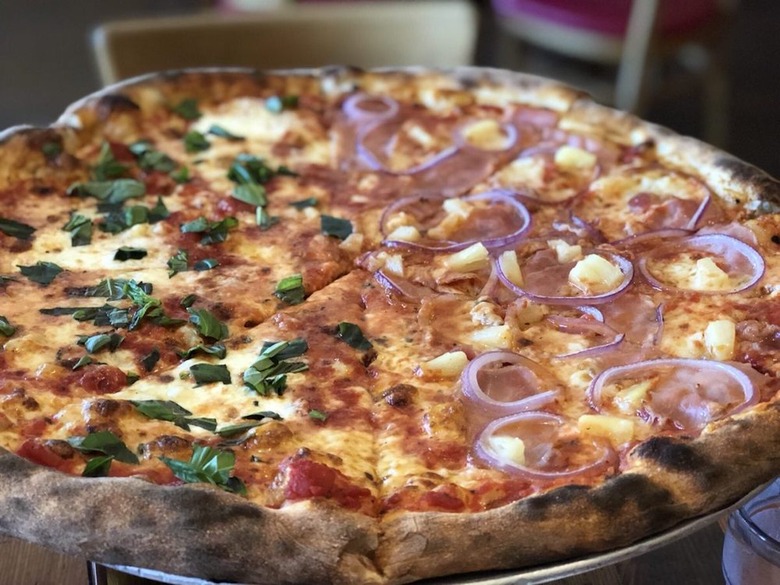 #28 Apizza Scholls (Portland, Oregon)