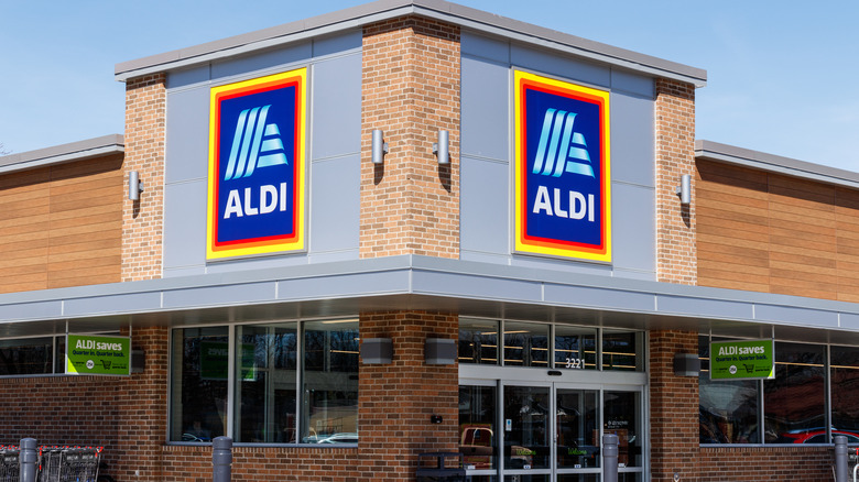 Outside of Aldi store