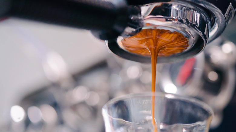 espresso machine pulling shot