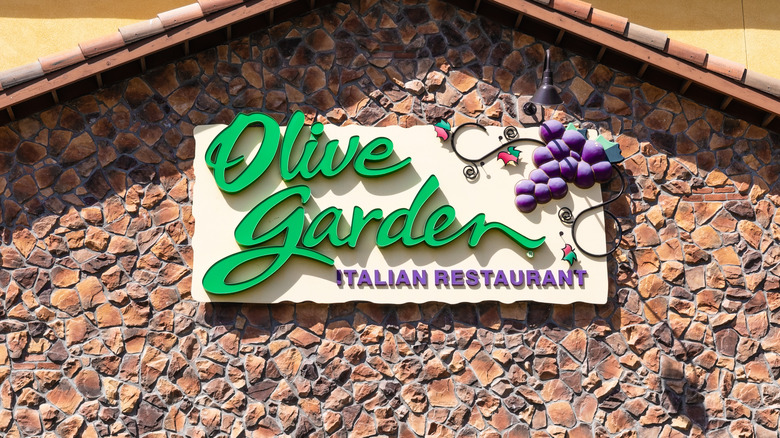 Olive Garden restaurant storefront