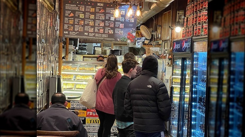 Champion Pizza interior