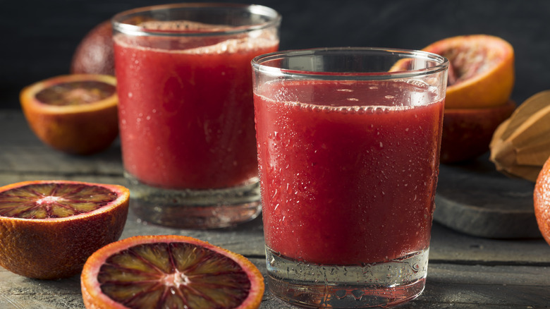 Two glasses of blood orange juice with sliced oranges