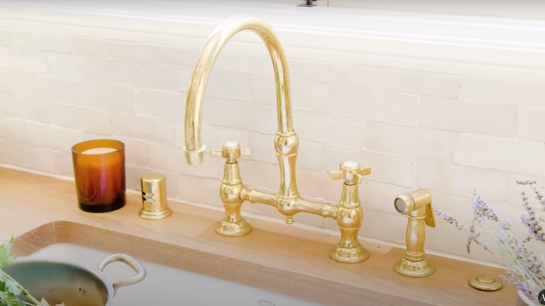The faucet in Nina Dobrev's house, made of unlacquered metal