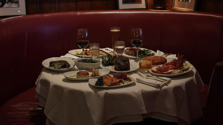 Gallagher's Steakhouse dining table