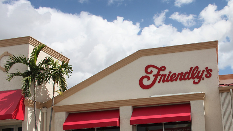 Exterior wall sign for a Friendly's restaurant with red window awnings
