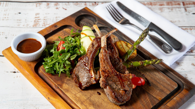 Lamb chops with salad and asparagus