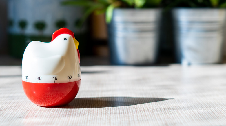 Chicken-shaped kitchen timer