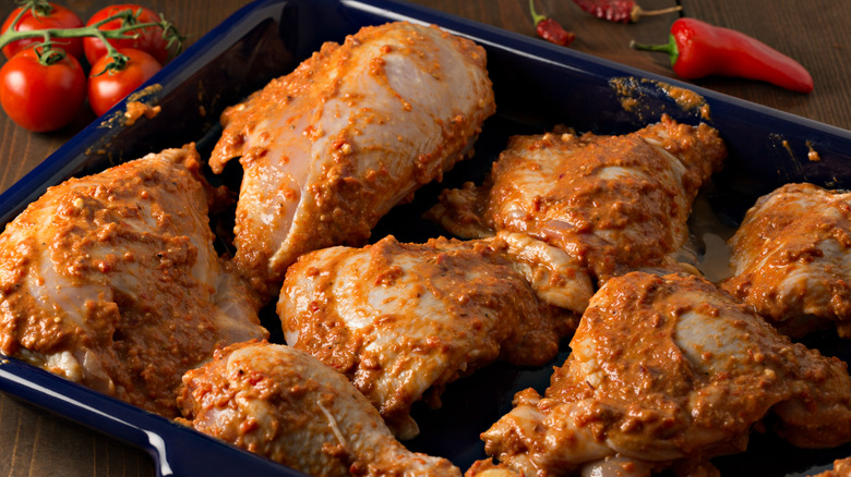 Marinating chicken pieces
