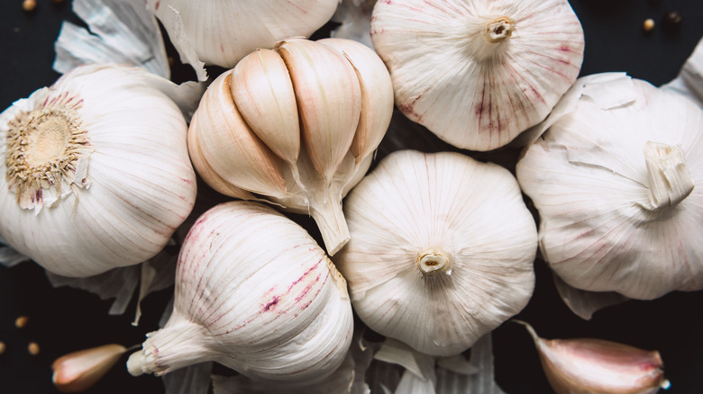 Pile of garlic bulbs