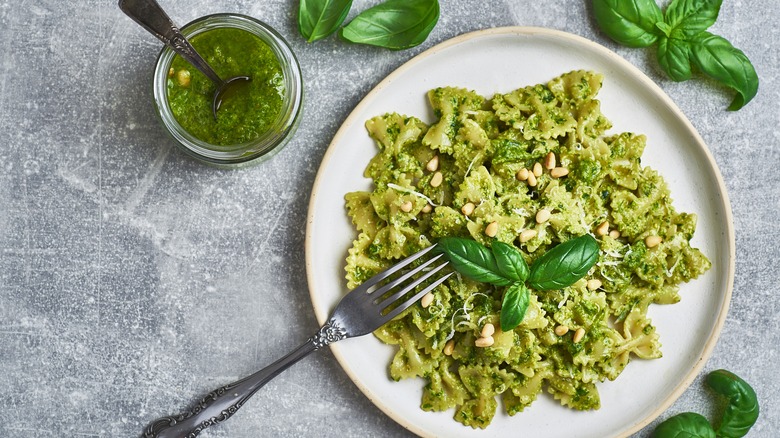 Pesto on pasta with basil 