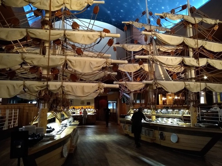 South Carolina: Captain George's Seafood Restaurant (Myrtle Beach) 