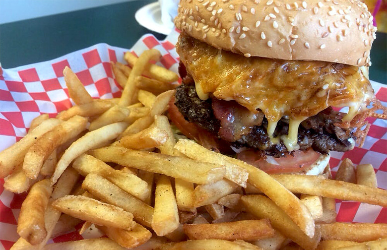 Alaska: Tommy's Burger Stop (Anchorage)