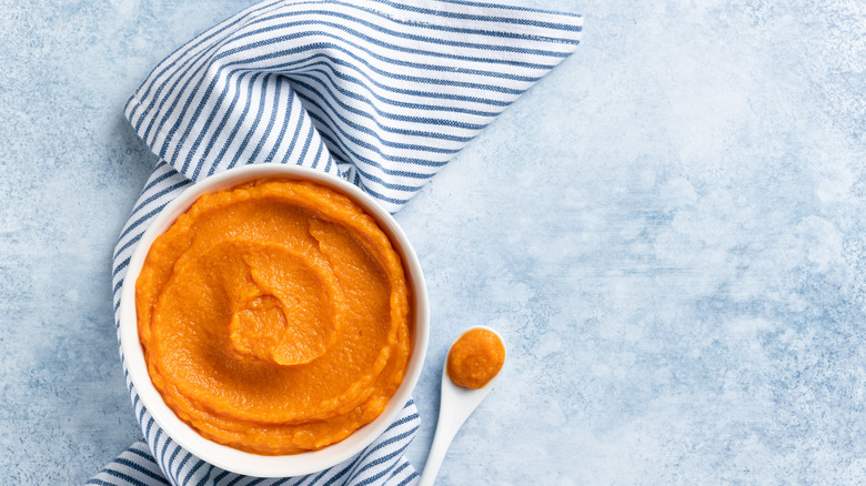 bowl of pumpkin puree