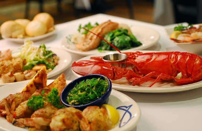Best Airport Restaurant: Legal Sea Foods (Logan International Airport) 