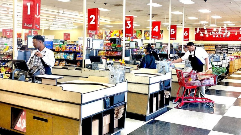 Renfroe's Market checkout lanes