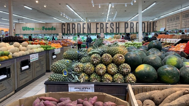 Saraga International Grocery interior