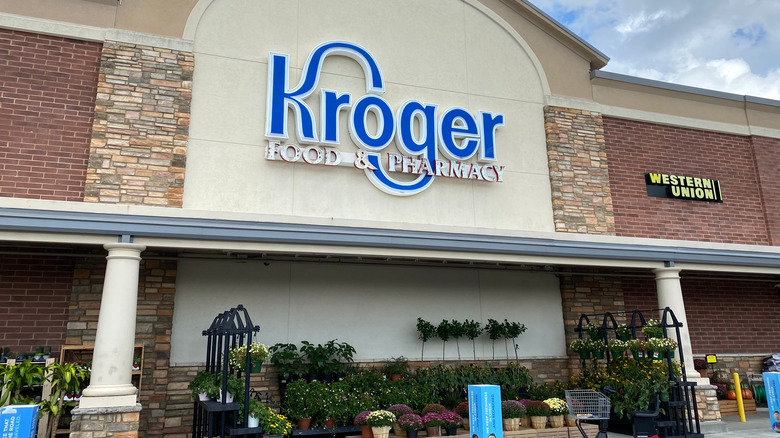 Kroger grocery store exterior