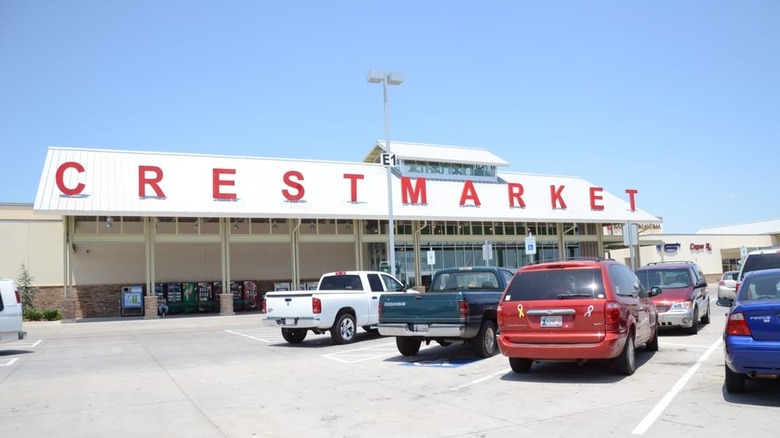 Crest Fresh Market exterior