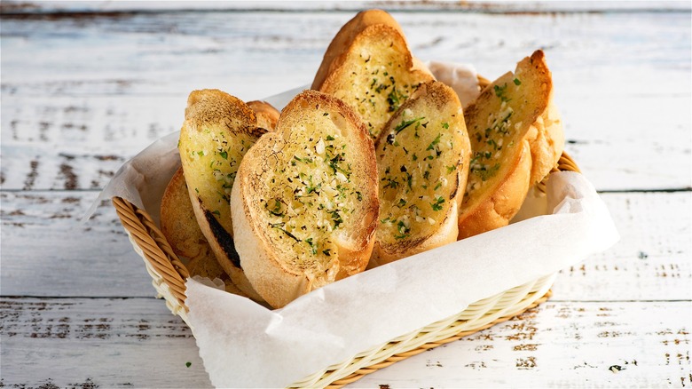 Basket of garlic bread