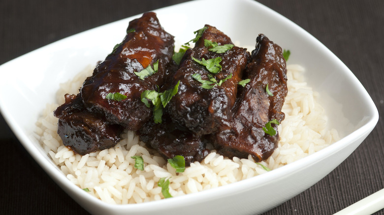 Hoisin and Garlic Country Ribs With Napa Cabbage